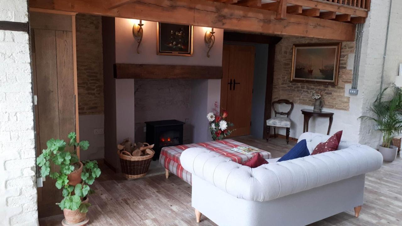 The Byre North End Farm Bed and Breakfast Ashton Keynes Buitenkant foto
