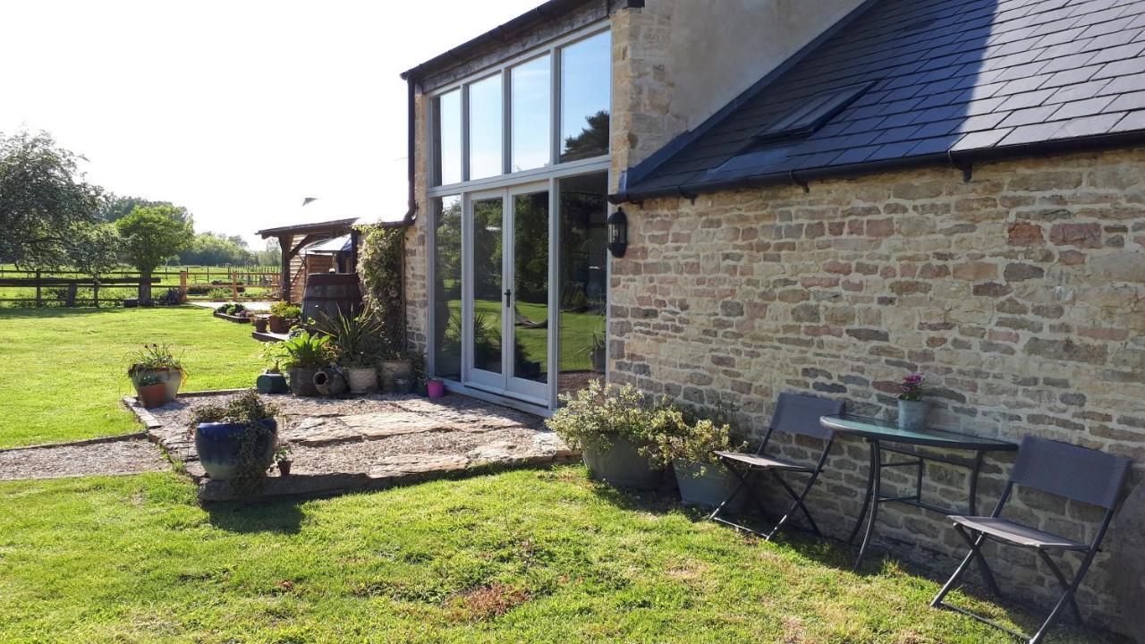 The Byre North End Farm Bed and Breakfast Ashton Keynes Buitenkant foto