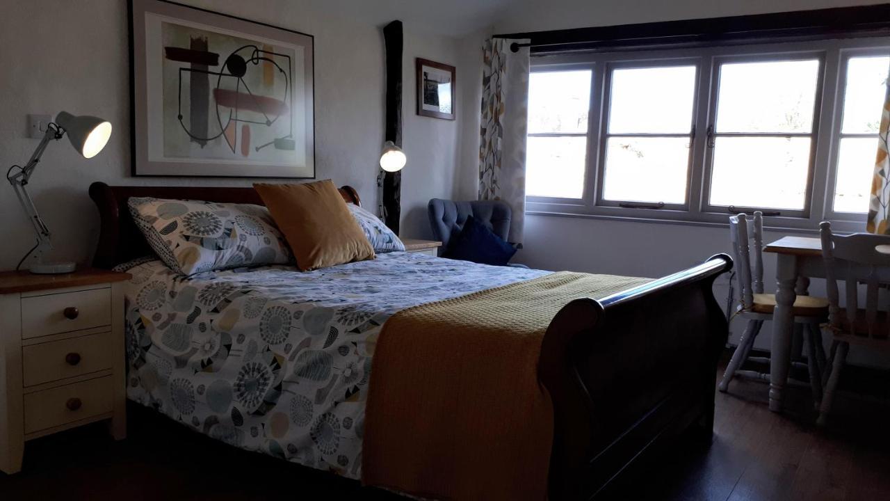 The Byre North End Farm Bed and Breakfast Ashton Keynes Buitenkant foto
